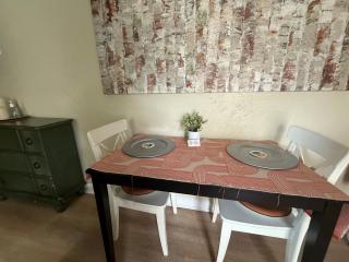 Pool & Close to dtwn w2 Bikes - 7