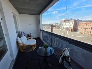 Rahulihomes, Sauna, 2toilets, Best location on Jyväskylä, 65 TV, balcony, Free parking, 6min to City, Paviljonki 1min - 9