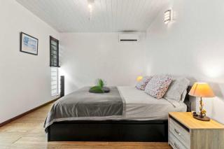 Modern Villa with Pool & Garden - 5