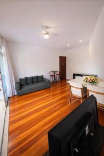 Colado na Barra e Ondina 400m da Praia Com Ar - 1