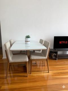 Colado na Barra e Ondina 400m da Praia Com Ar - 3