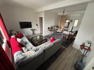 Large King Suite Completely Private Space Stay close enough to Newport without the Noise - 8