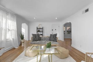 Gorgeous 2nd Floor Near Rockhurst University 60 - 0