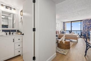 Deluxe King Oceanfront Studio Private Balcony Pools Beach Access - 7