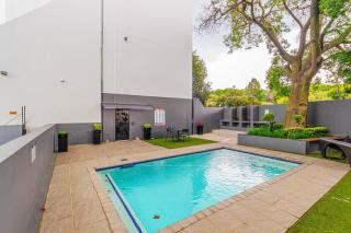 Thee Serenity Apartments at The Bolton, Rosebank - 4