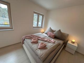 Donau Vibes Luxury Family Stay with Danube View - 1