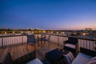 Dallas 2BR - Pool, Balcony, Workspace & Free Park - 1