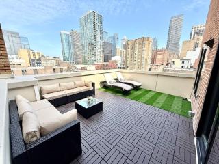 Skyline Balcony - Luxury and Cozy Center City 1BRApt - 9