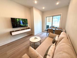 Skyline Balcony - Luxury and Cozy Center City 1BRApt - 7