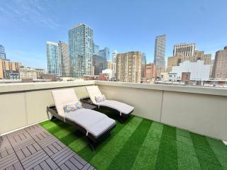 Skyline Balcony - Luxury and Cozy Center City 1BRApt - 6