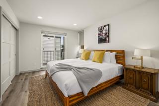 Sleek 3BR Seattle Townhome - Mins to UW and Downtown - 0
