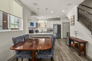 Sleek 3BR Seattle Townhome - Mins to UW and Downtown - 8