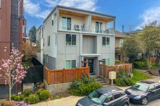 Sleek 3BR Seattle Townhome - Mins to UW and Downtown - 7