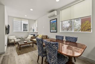 Sleek 3BR Seattle Townhome - Mins to UW and Downtown - 4