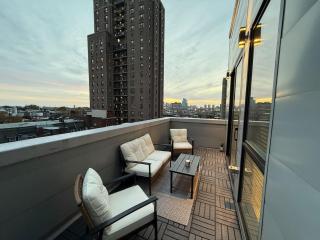 Private Balcony - Gorgeous Center City Bilevel Apt - 8