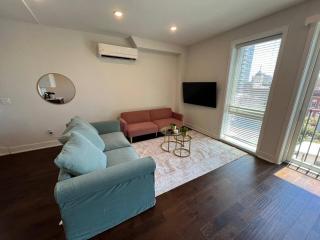Private Balcony - Gorgeous Center City Bilevel Apt - 1