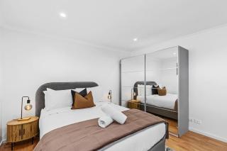 The Elevated EscapeModern 3BR Near CBD & Vic Park - 6