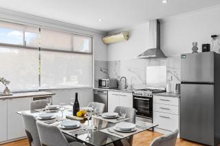 The Elevated EscapeModern 3BR Near CBD & Vic Park - 4