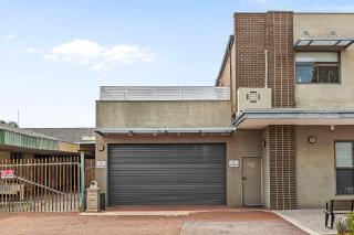 Bright 3BR Home Near Perth CBD, Airport, Stadium - Perth - 3
