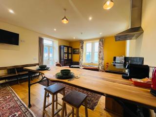 Black Isle Bar Apartment - 2