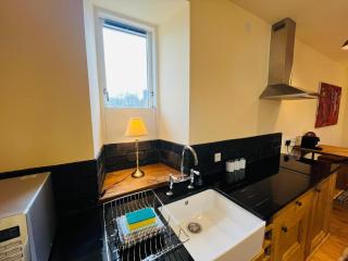 Black Isle Bar Apartment - 1