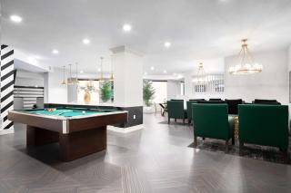 Upscale Condo at the Center of It All - 4