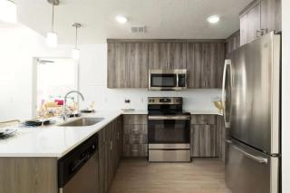 Upscale Condo at the Center of It All - 7