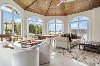 Lakeside Lux Where EVERY Luxury Awaits - 5