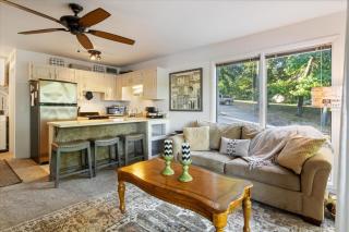 Lakefront Bungalow Near Margaritaville - 4