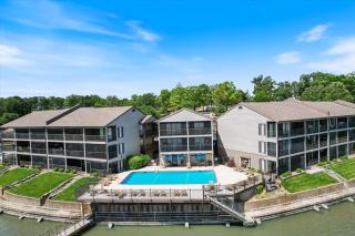 Happy Harbor Lakefront Condo - Osage Beach - 8