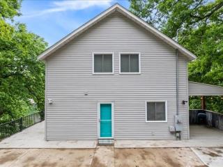 Lakefront Home With Private Dock - 8