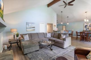 Margaritaville family house next to pool - 4