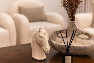 Luxury 2BR Residence & 75 TV King Abdulaziz Road - 2