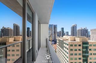 Light-Filled 1BR with Private Balcony Urban Chic - 0