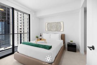 Light-Filled 1BR with Private Balcony Urban Chic - 8