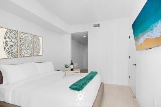Light-Filled 1BR with Private Balcony Urban Chic - 2