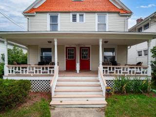 Entire Duplex w Historic District and Sleeps 12 - 1