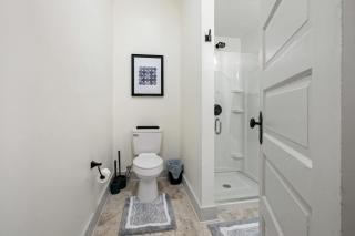 Modern Victorian Studio - Steps to Cleveland Clinic - 3