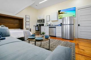 Modern Victorian Studio - Steps to Cleveland Clinic - 1