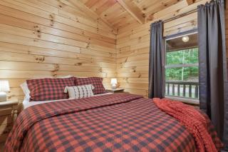 Copperhead Cabin- Hocking Hills Hot Tub Games - 3