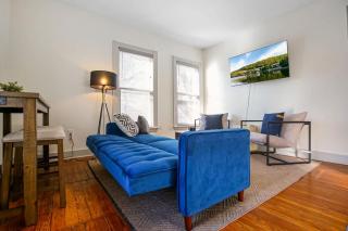 Victorian Cleveland Clinic With Queen Bed, Sleeps 3 - 8
