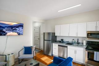 Victorian Cleveland Clinic With Queen Bed, Sleeps 3 - 6