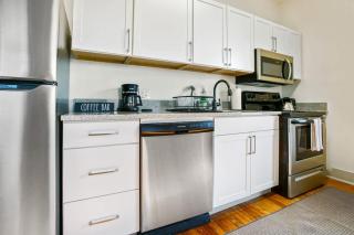 Victorian Cleveland Clinic With Queen Bed, Sleeps 3 - 5