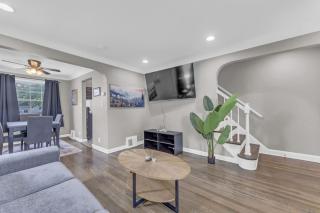 Brooklyn Townhome Updated Kitchen Sleeps 4 - 1