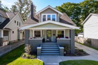 Spacious 4BR in Kamms Corners Cleveland - Game Room - Sleeps 9 - 5