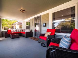 Spacious 4BR in Kamms Corners Cleveland - Game Room - Sleeps 9 - 4