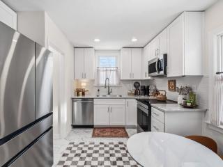 Pool Table - Games - University Circle - Sleeps 8 - 8