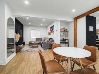 Spacious 3BR PetFriendly Retreat Near DT Cleveland - 3