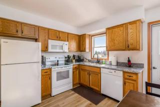 Cozy 2BR Condo w Private Patio - Vintage Charm - 9