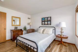 Cozy 2BR Condo w Private Patio - Vintage Charm - 8